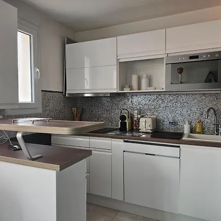 Apartment T3 Centre Port - 7 Mm A Pied De La *